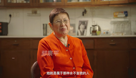 4、邹宗平与母亲李林.gif